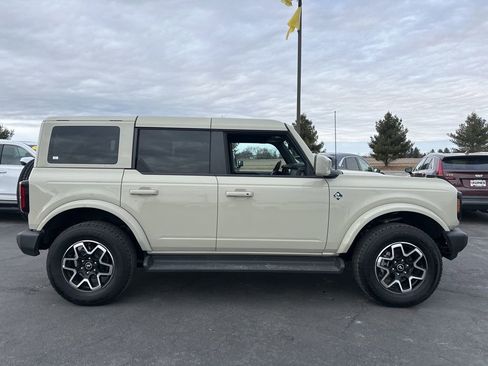 Used 2025 Ford Bronco Outer Banks image 3