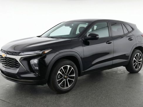 Used 2025 Chevrolet TrailBlazer LT FWD image 3