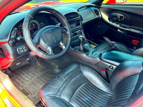 Used 2002 Chevrolet Corvette Convertible w/ Preferred Equipment Group2 image 17