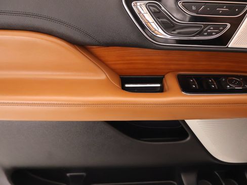 Used 2019 Lincoln Navigator L Reserve AWD/4WD image 18