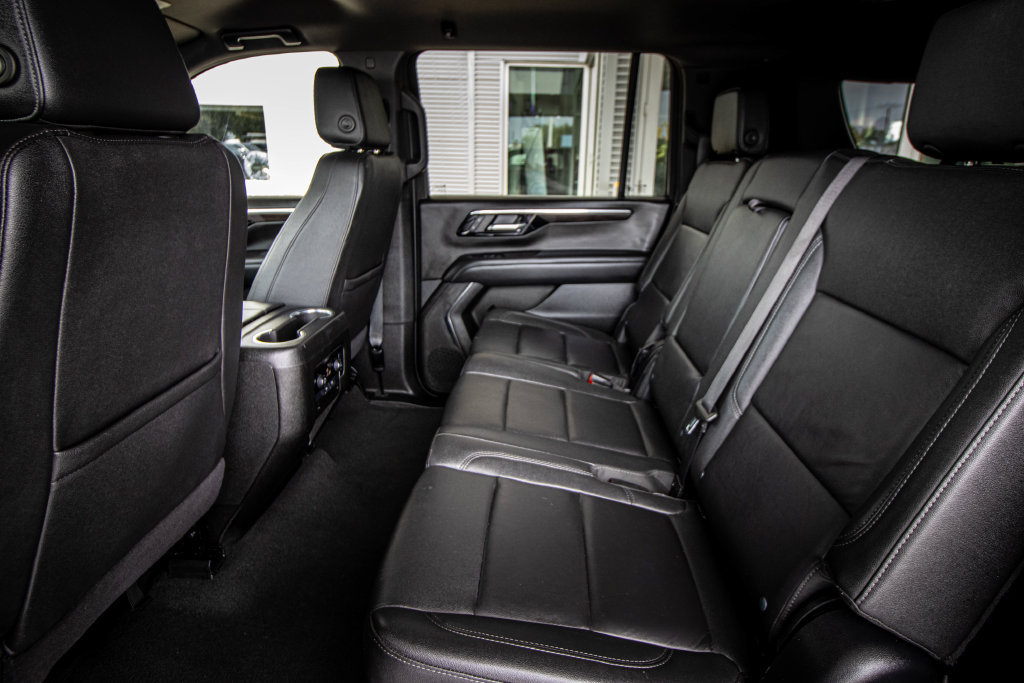 Used 2025 Chevrolet Suburban LT RWD image 25