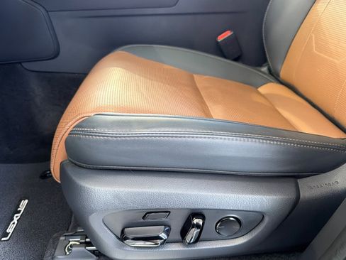 Certified 2025 Lexus GX 550 w/ Accessory Package (31) AWD/4WD image 14