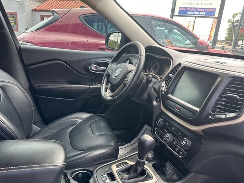 Used 2017 Jeep Cherokee Limited AWD/4WD image 31