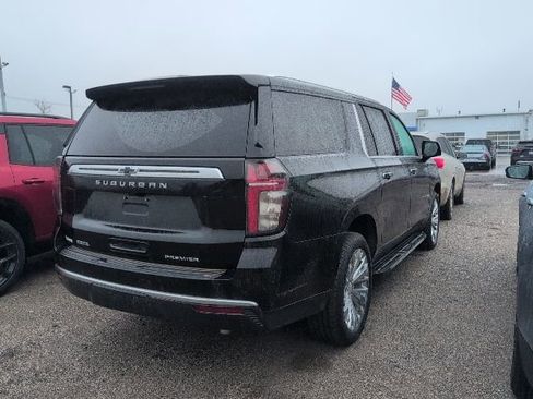 Used 2023 Chevrolet Suburban Premier w/ Premium Package image 4