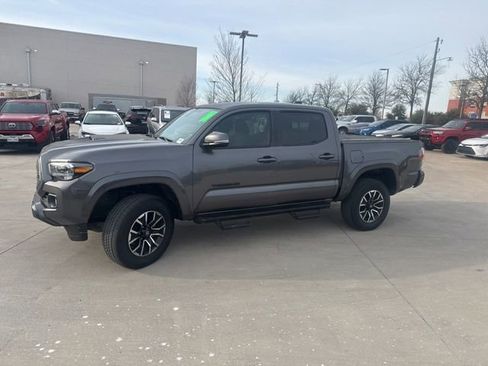 Used 2021 Toyota Tacoma TRD Sport image 6