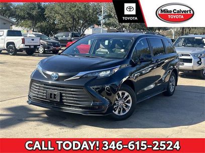 Certified 2025 Toyota Sienna LE