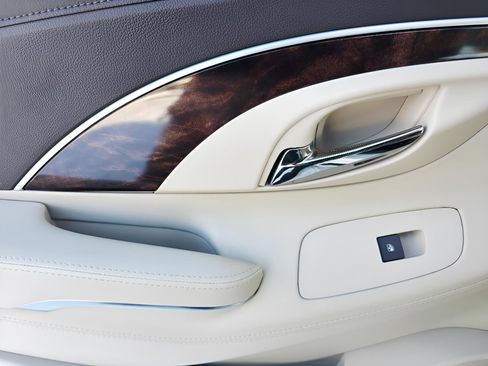 Used 2015 Buick LaCrosse Leather w/ Experience Buick Package image 17