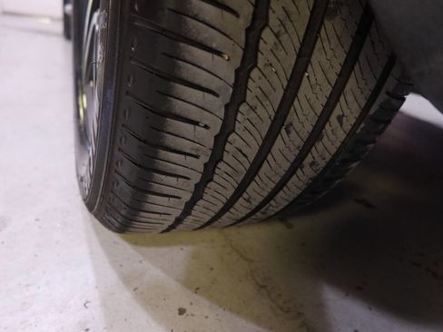 Used 2022 Mercedes-Benz GLE 350 4MATIC w/ AMG Line Exterior image 38