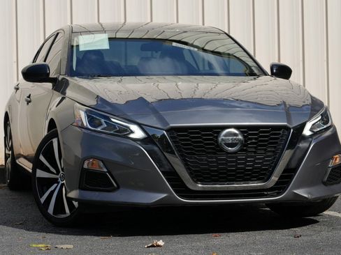 Used 2022 Nissan Altima 2.5 SR FWD image 2