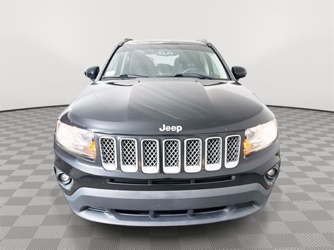Used 2017 Jeep Compass Latitude FWD image 6