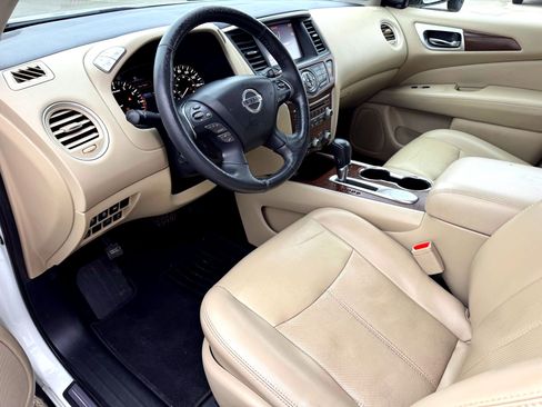 Used 2019 Nissan Pathfinder Platinum image 11