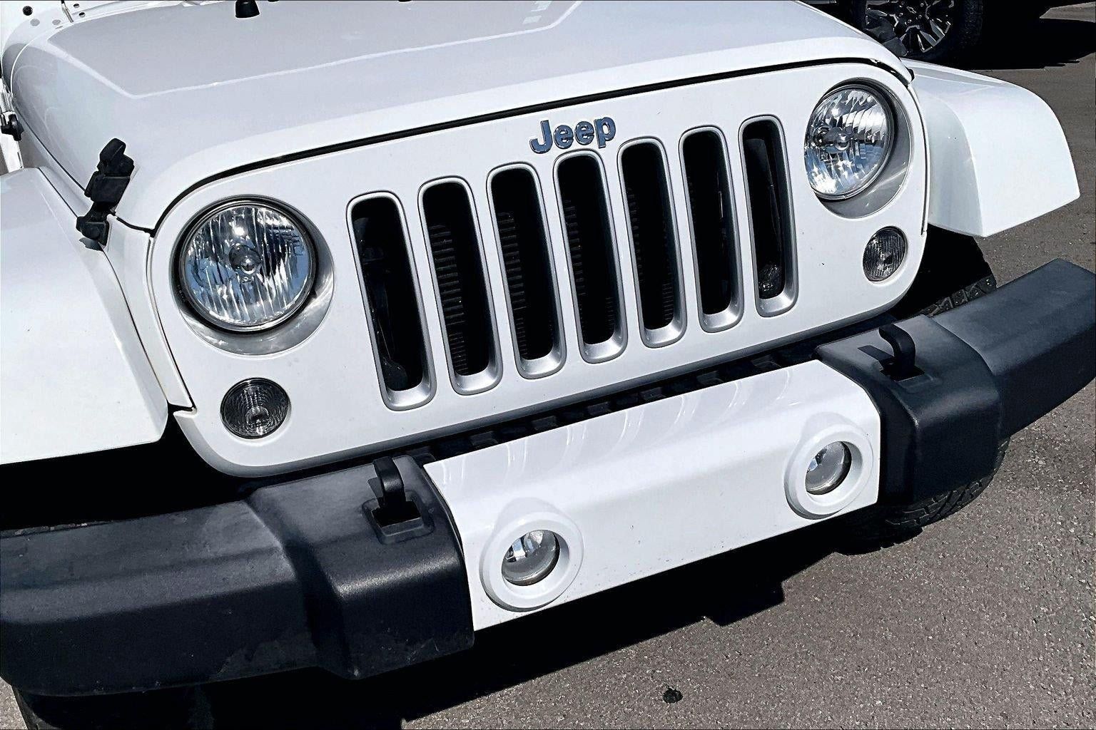 Used 2016 Jeep Wrangler Unlimited Sahara w/ Connectivity Group AWD/4WD image 27