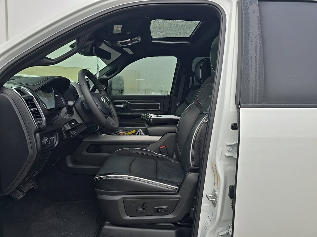 Used 2025 RAM 2500 Laramie AWD/4WD image 14