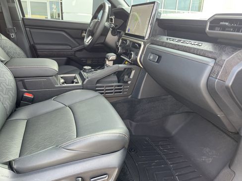 Used 2025 Toyota Tacoma Limited image 16