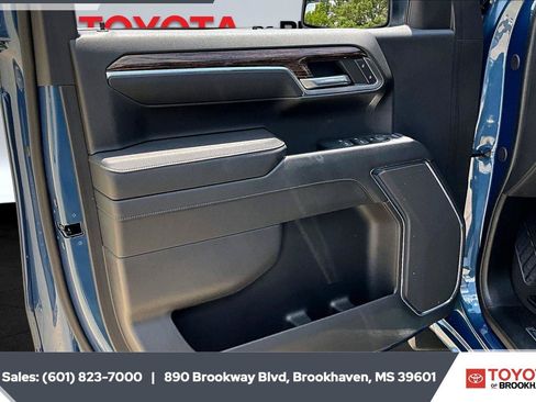 Used 2024 GMC Sierra 1500 SLE w/ X31 Off-Road Package AWD/4WD image 17