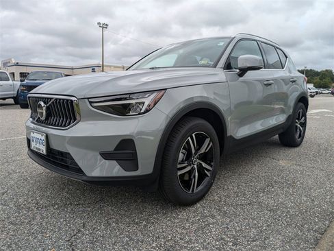 New 2025 Volvo XC40 B5 Core w/ Protection Package Premier image 8