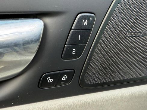 Certified 2022 Volvo XC60 B5 Momentum w/ Advanced Package image 16