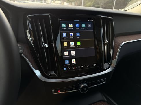 Used 2025 Volvo V60 B5 Cross Country Plus image 14