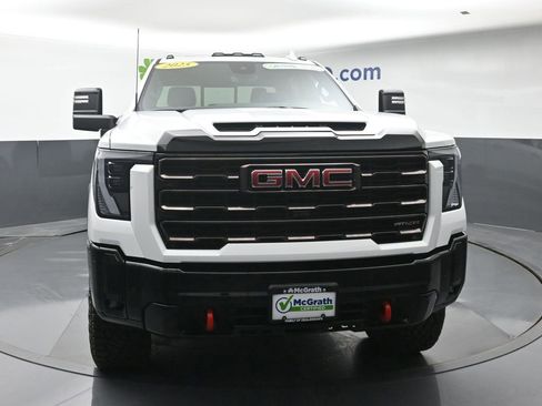 Used 2025 GMC Sierra 2500 AT4X image 4