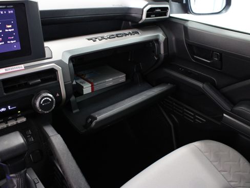 Used 2024 Toyota Tacoma SR5 AWD/4WD image 23