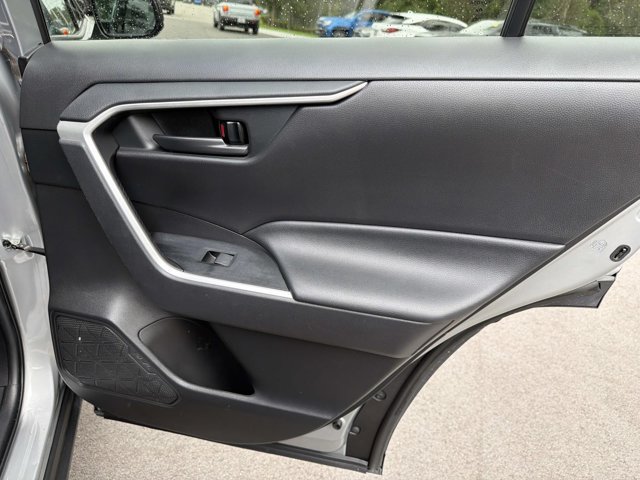 Used 2021 Toyota RAV4 LE AWD/4WD image 18