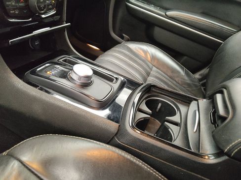 Used 2019 Chrysler 300 S RWD image 26