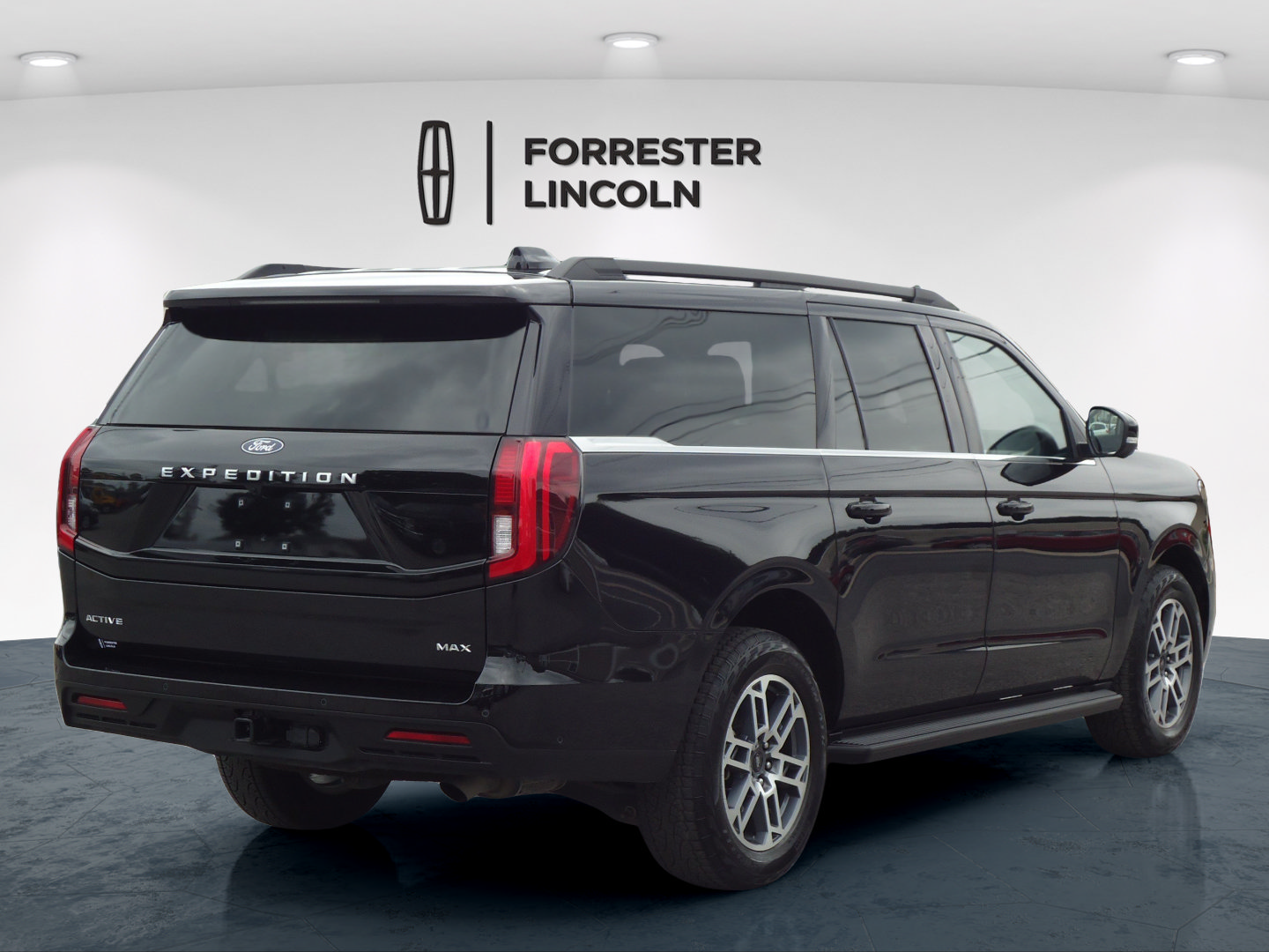 Used 2025 Ford Expedition Max Active AWD/4WD image 3