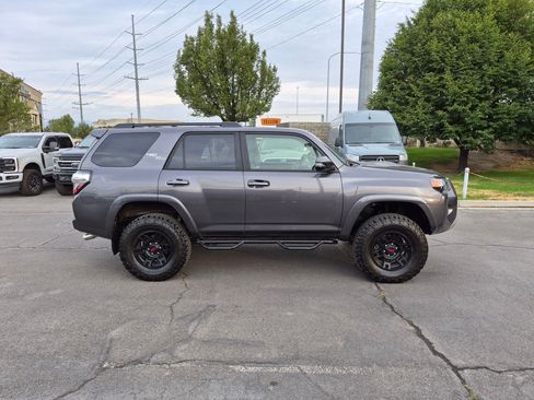 Used 2019 Toyota 4Runner TRD Off-Road Premium AWD/4WD image 2