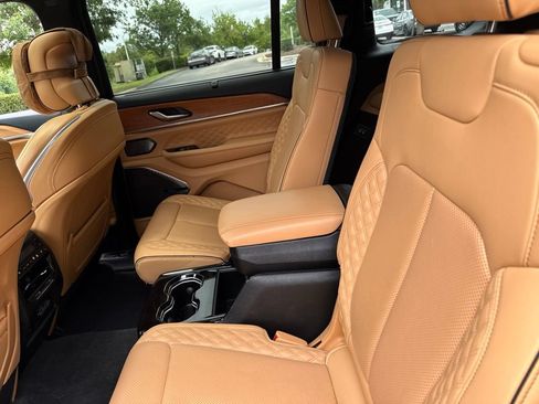 Used 2021 Jeep Grand Cherokee L Summit AWD/4WD image 10