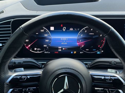 Used 2024 Mercedes-Benz GLS 580 4MATIC image 19