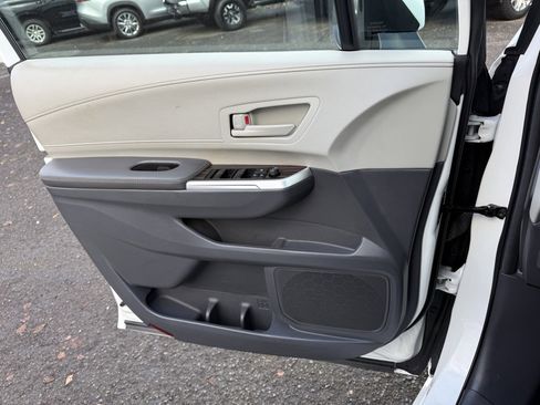 Used 2024 Toyota Sienna LE image 25
