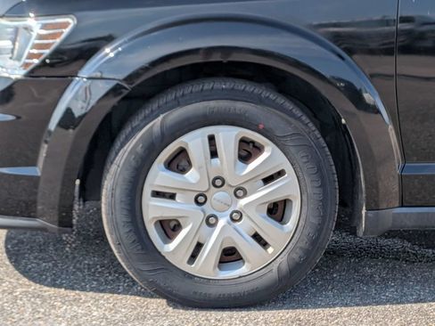 Used 2019 Dodge Journey SE FWD image 11
