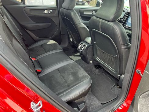 Used 2019 Volvo XC40 T5 R-Design image 21