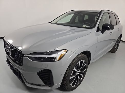 Used 2024 Volvo XC60 B5 Plus w/ Climate Package image 3