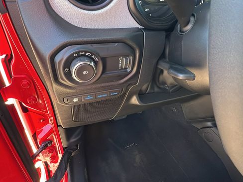 Used 2025 Jeep Wrangler Willys image 26