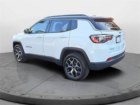 Used 2025 Jeep Compass Limited image 4