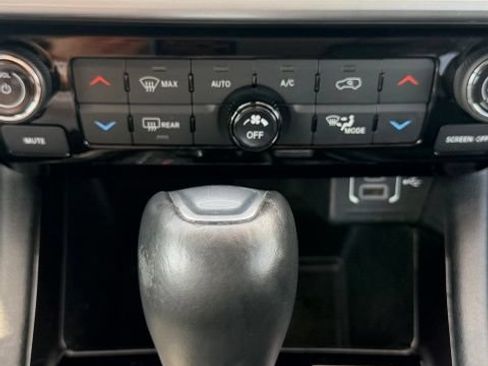 Used 2022 Jeep Compass Latitude w/ Sun and Sound Group AWD/4WD image 21