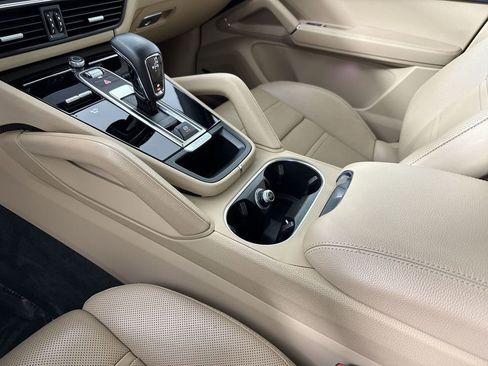 Certified 2023 Porsche Cayenne AWD/4WD image 32