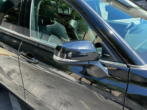 Used 2022 Toyota Highlander XLE AWD/4WD image 9