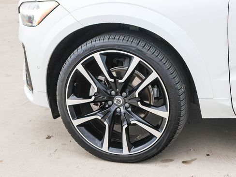 Used 2023 Volvo XC60 B5 Ultimate image 10