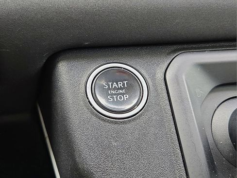 Used 2021 Land Rover Defender 110 SE image 31