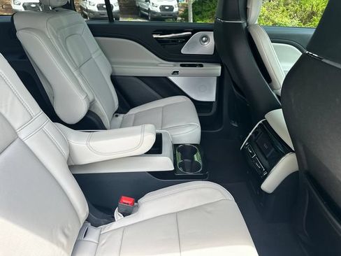 New 2026 Lincoln Aviator Reserve AWD/4WD image 16