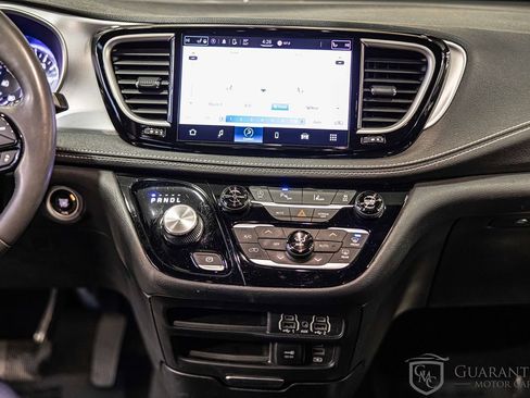 Used 2022 Chrysler Pacifica Touring image 37