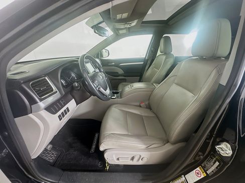 Used 2016 Toyota Highlander XLE AWD/4WD image 13