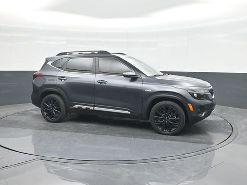 Used 2022 Kia Seltos Nightfall Edition image 11