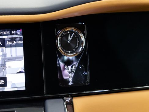 Certified 2025 Rolls-Royce Cullinan AWD/4WD image 46