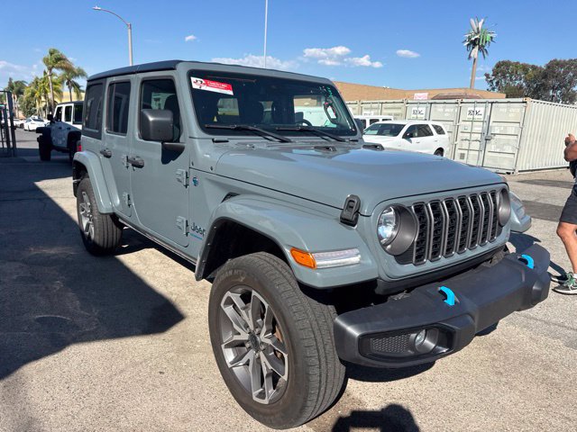 Used 2024 Jeep Wrangler Unlimited w/ Convenience Group AWD/4WD image 3