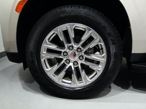 Used 2021 GMC Yukon XL SLT w/ SLT Luxury Plus Package image 16