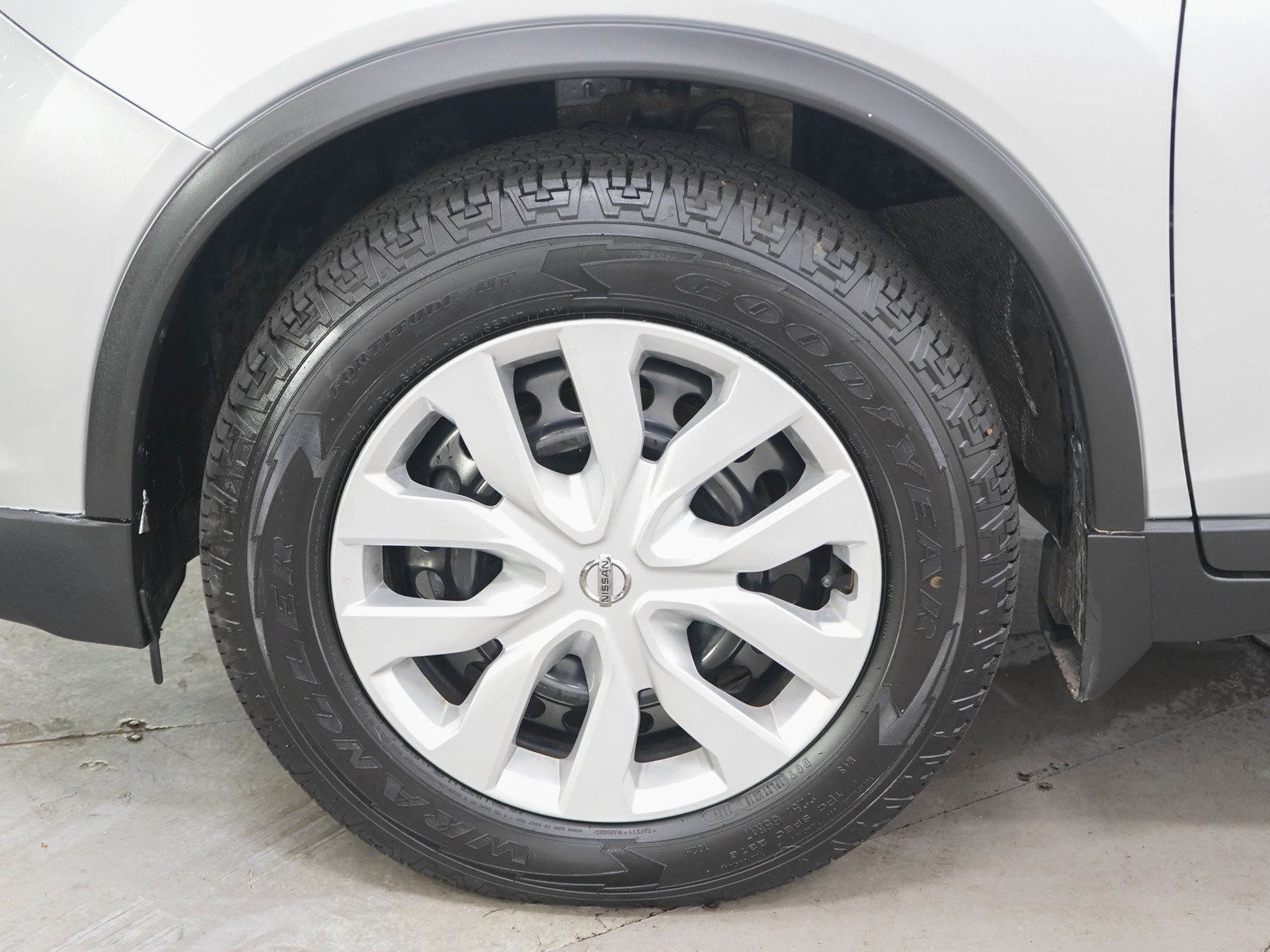 Used 2018 Nissan Rogue S AWD/4WD image 28