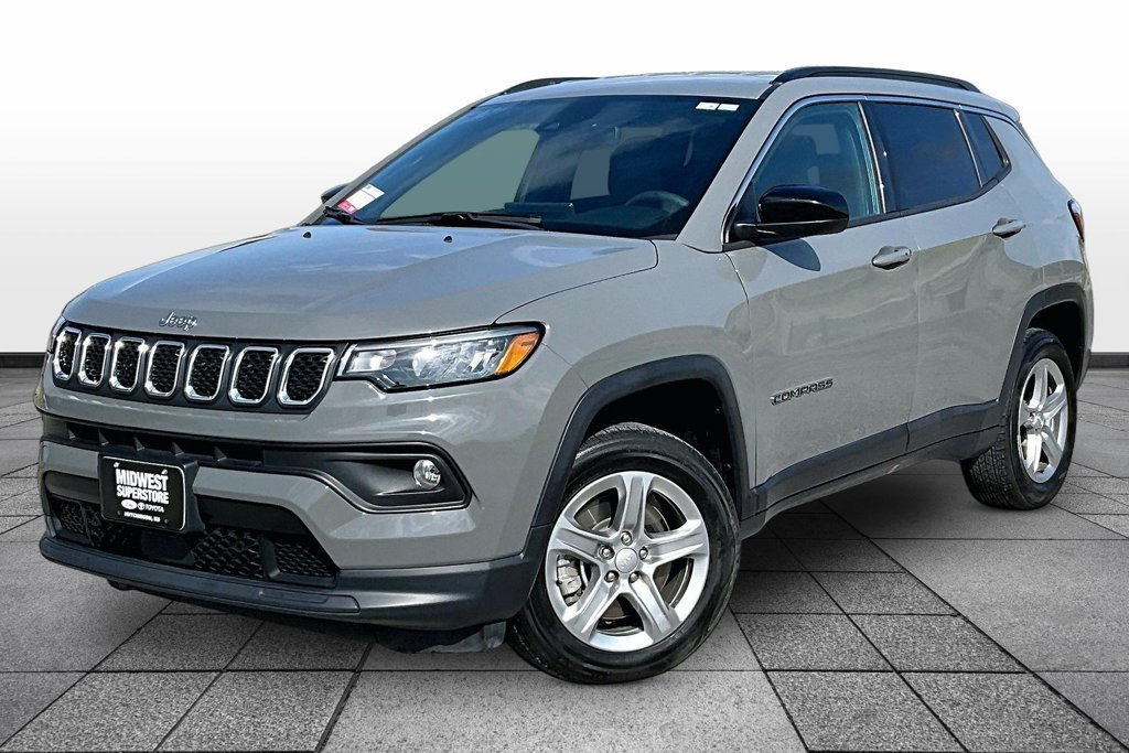 Used 2024 Jeep Compass Latitude w/ Altitude Special Edition AWD/4WD image 1